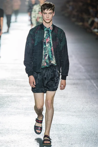 Look 38